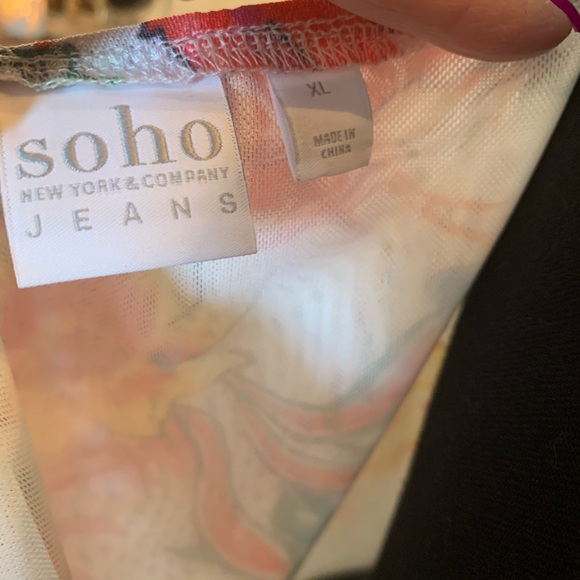 Soho New York and company floral pattern blouse. XL. Multi colored - Picture 5 of 7